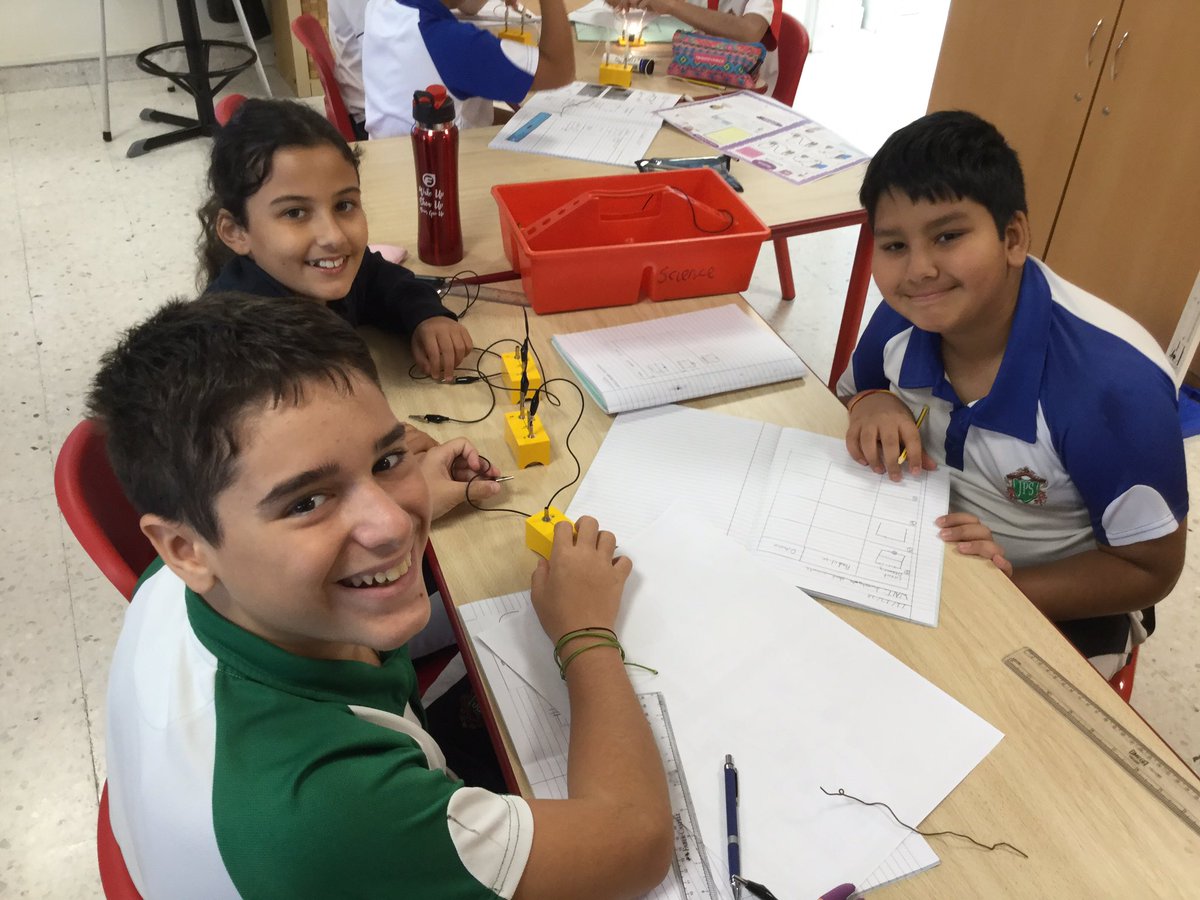 JPS_Year6's tweet photo. 6D are testing whether series and parallel circuits are working #JPS6D https://t.co/Uv8eb64lLH