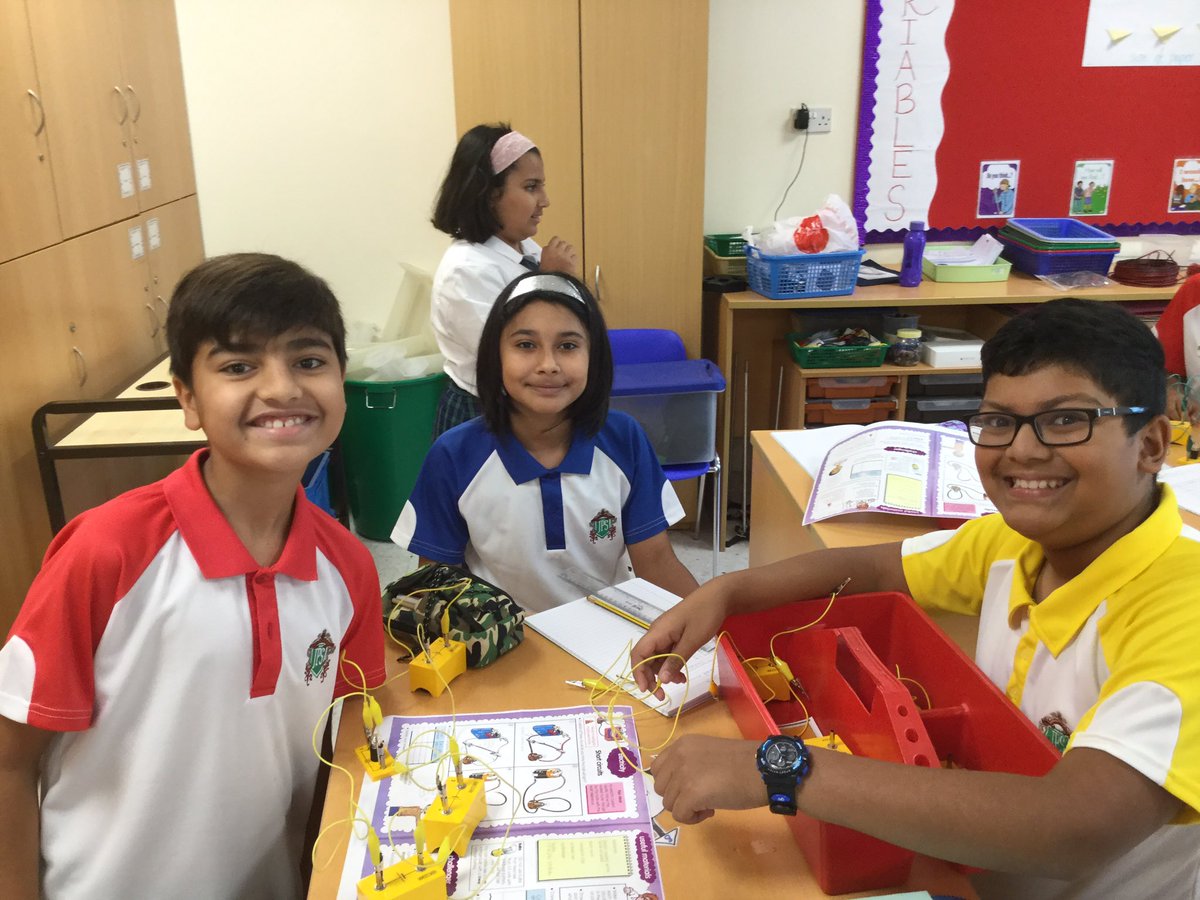 JPS_Year6's tweet photo. 6D are testing whether series and parallel circuits are working #JPS6D https://t.co/Uv8eb64lLH