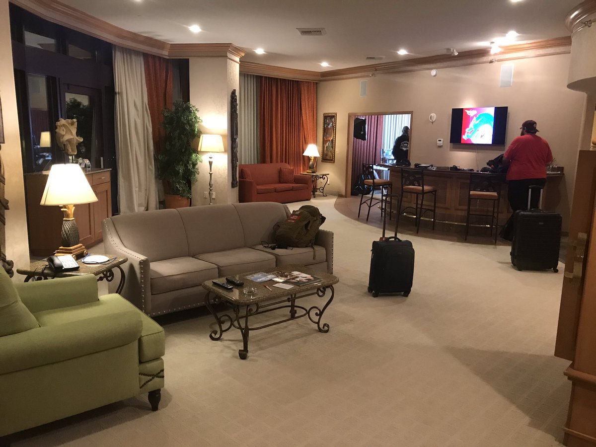 StackUpDotOrg's tweet photo. The #StackUpSleepover at the @RioVegas Penthouse suite is getting ready to kick off with @Khaljiit and @ModestMarill for #VeteransDayWeekend! Help us help #veterans with gaming!
These pics do not do this room justice. @TheWallLounge
https://t.co/Y27JSzyMxc https://t.co/Yy699l3As3