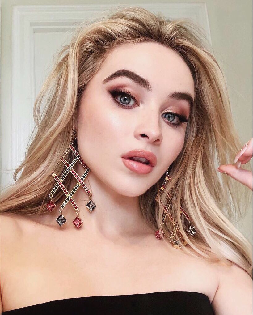 archivcarpenter's tweet photo. god is a woman https://t.co/qBO01tNq3R