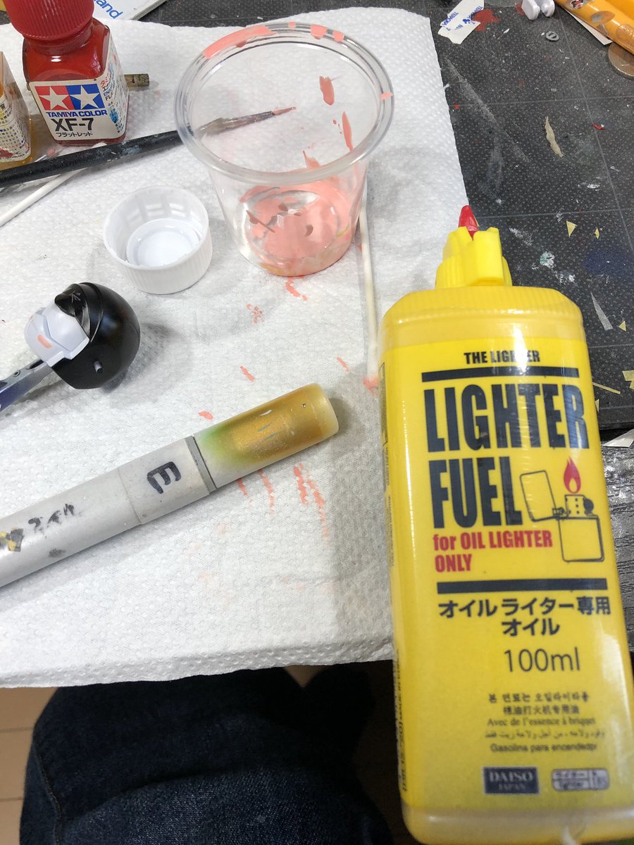 しゃばろくさん はい拭いたー 拭き取って修正するなら筆使う意味全くないので 筆塗り嫌いマン 結局エアブラシ使いました ライターオイルでエナメル塗料を希釈して吹くとアホみたいな速さで乾くよ
