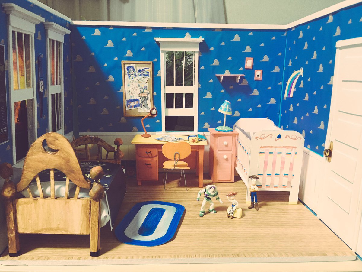 ariakepost's tweet photo. ☆トイストーリー☆
ジオラマ第1弾 
『アンディの部屋』
を作ってみました🏠✨
シュガプロちゃんねるで
動画をアップしましたので
お願い致します！！
https://t.co/20F5UnGRvi
#トイストーリー
#ディズニー
#ジオラマ
#ドールハウス
#拡散希望 https://t.co/xMqXClrI0b