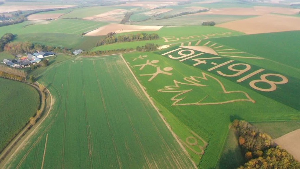 capsurleweb's tweet photo. Fresques agricoles et commémoration du #11novembreLaPaix https://t.co/3wBDiQGdRH