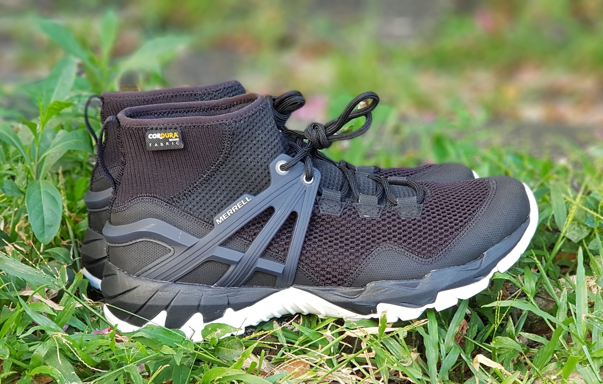 for eksempel Horn Monet Mark Zambrano on Twitter: "This sexy beast from @Merrell_PH is the MQM Rush  Flex in black colorway. Equipped with Cordura fabric for superior support  in any adventure! #merrell #getawaytoadventure #kicks #toughgear  https://t.co/kVMYVhzK0Y" /