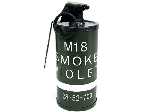 Reliantpie これちょっと不思議なのが Bfvのスモークグレネードはゲーム内モデルではアメリカ製のm18発煙手榴弾 をモデルにしてるのに アイコンの方はイギリス製のno 77白燐手榴弾をモデルにしてるんだよね 一応後者も白燐を使用した発煙弾ではあるんだけど