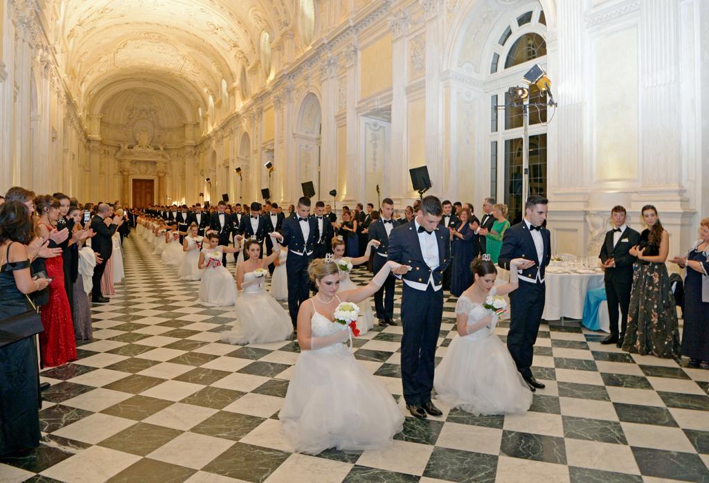 #MarcoIannuzzi a <a href="/LaVenariaReale/">Reggia di Venaria</a> premiato per i successi agli Invictus Games. "È la vittoria di tutti ed un messaggio di speranza. La disabilità non sempre è un limite, lo sport aiuta a superare le diversità."
<a href="/MinisteroDifesa/">Ministero Difesa</a> <a href="/SM_Difesa/">Forze Armate StatoMaggioreDifesa</a> <a href="/Esercito/">Esercito Italiano</a> <a href="/ItalianNavy/">Marina Militare</a> <a href="/ItalianAirForce/">Aeronautica Militare</a>