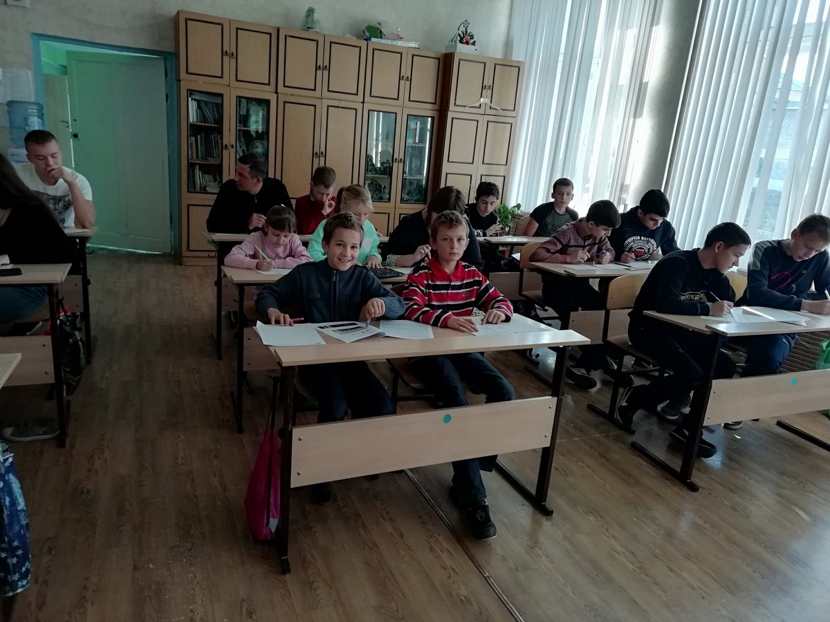 Сегодня в 12.00 на базе ГБОУ СОШ п. Черновский стартовала Международная просветительская акция "Географический диктант", в которой приняли участие 92 человека. Посетили площадку проведения акции педагоги, родители и обучающиеся.