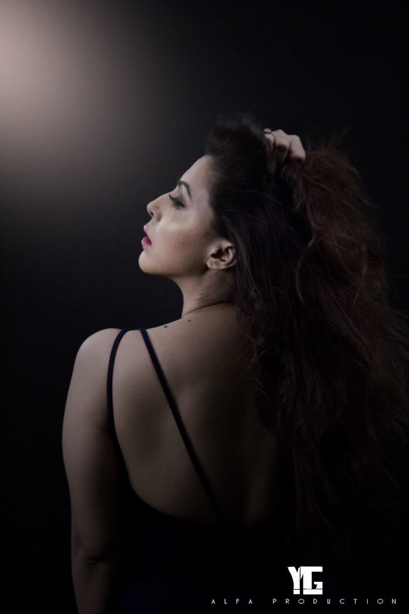 iamrosepuri's tweet image. Don’t ever quit on your daydreams. 🦋🌸
#rosepuri #styleblog #workisfun #white #skincare #expert #mumbai #blogger #shoot #beautycare #blue