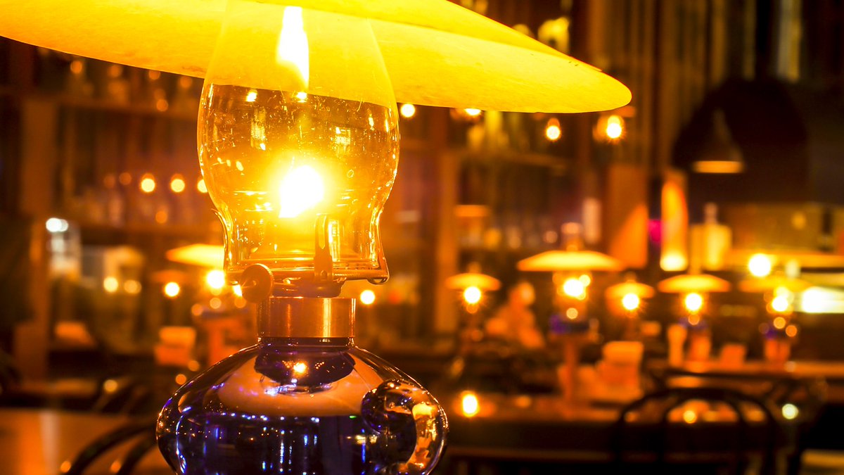 北一硝子三号館北一ホール。8：45からの点灯作業をどうしても見たくて