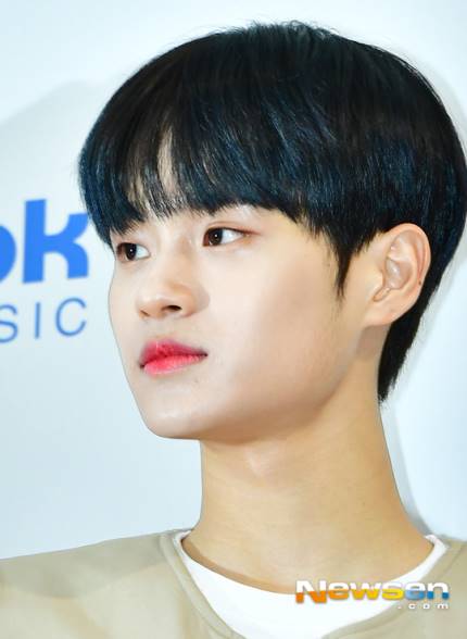 delight010129's tweet photo. 🌟#리복클래식 팬이벤트 대휘 기사🌟

남다른 패션소화력과 완벽한 이목구비로 오늘도 많은 사람들을 구원했습니다😚😚💜

✔기사1▶️https://t.co/KI6qMu8bTA
     기사2▶️https://t.co/pKx1KVeLnM
✔훈훈해요 꾸욱❣댓글 마구마구🤗🤗

#이대휘 #LEEDAEHWI #WannaOne #딜라잇 https://t.co/PCt6cuyYbP