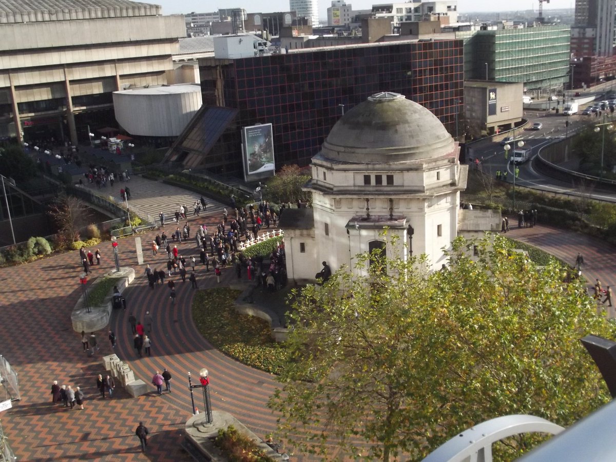 ellrbrown's tweet photo. Remember #HallofMemory #CentenarySquare Birmingham #archive #Armistice100 (no service here today). @BirminghamWeAre https://t.co/yHFFoCFjPg