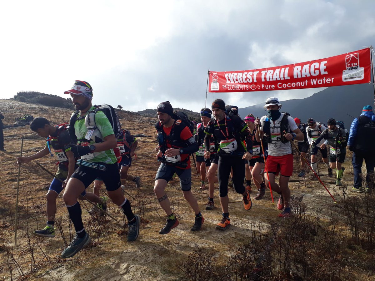 TerritorioTrail's tweet photo. A 4000 metros de altitud, la altura y el cansancio comienzan a pasar factura a los participantes de la Everest Trail Race 2018.
Imágenes de la salida de la cuarta etapa.
#ETR2018 #ETR #everesttrailrace2018 #everesttrailrace #himalaya #nepal #multistagerace https://t.co/fj1lhGh1Pp