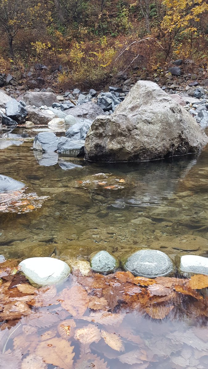 ケニーフジオカ 自然の旅 長野県 秋山郷の先にある切明温泉です 川原の温泉 新潟県側の津南から国道405号で約一時間で到着 川を掘ると温泉が出てきます 源泉53度くらいで熱いので川の水で 調節します 秋山郷 切明温泉 長野観光 Nagano ケニーフジオカ 自然の旅 長野県 秋山郷の先にある切明温泉です 川原の温泉 新潟県側の津南から国道405号で約一時間で到着 川を掘ると温泉が出てきます 源泉53度くらいで熱いので川の水で 調節します 秋山郷 切明温泉 長野観光 Nagano