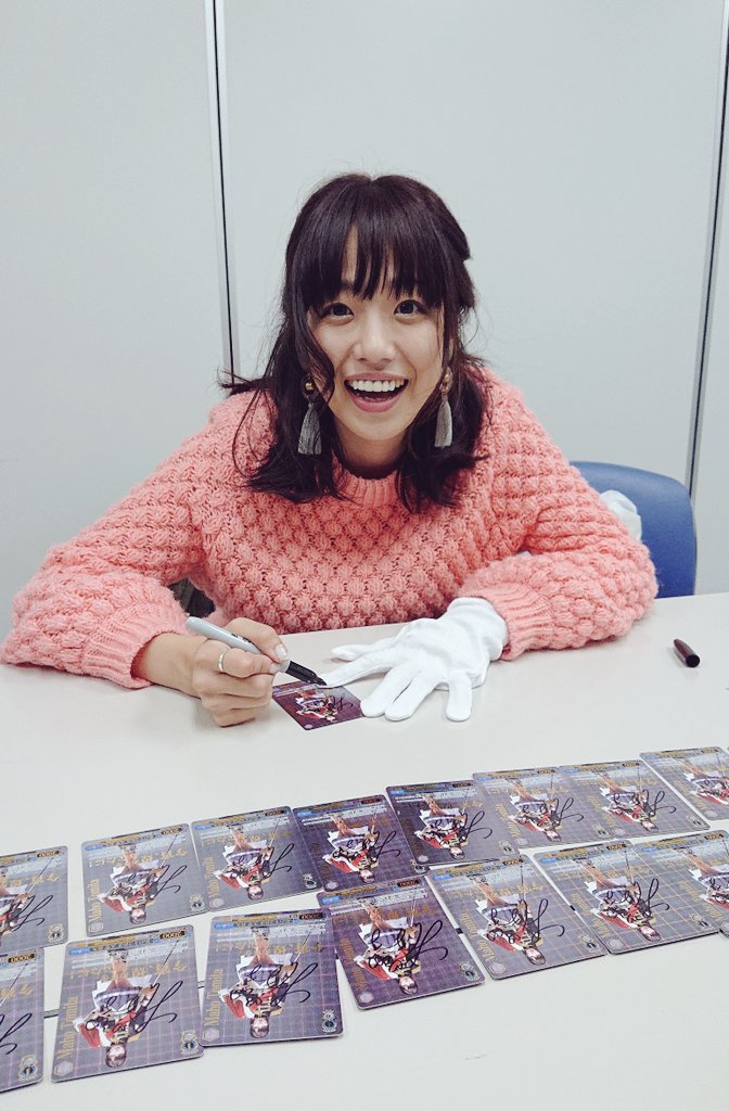 WGP2018】札幌会場にて富田麻帆さんに実写カードに直筆サインを入れて