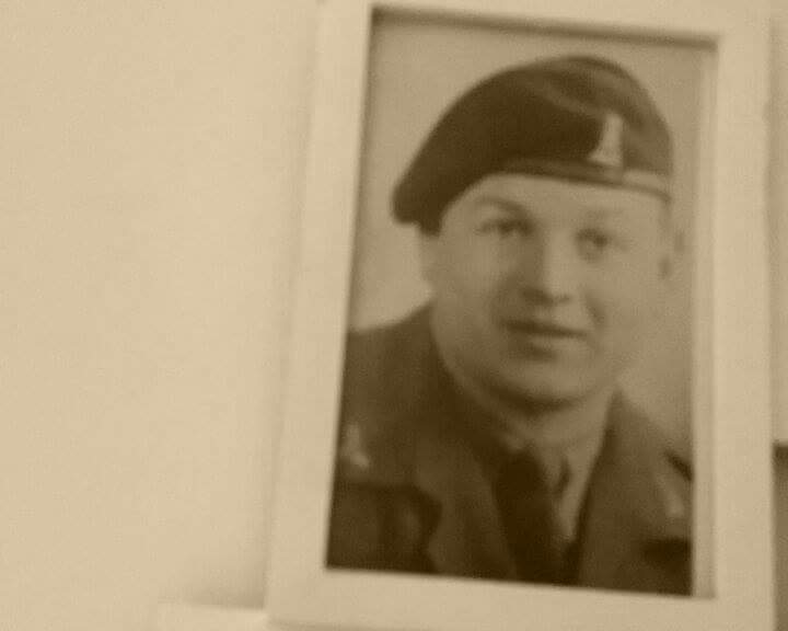 JamieSpiritPage's tweet photo. My grandad 11❤11❤11 #lestwegorget #ThankYou100 https://t.co/XEwvA9UYcS