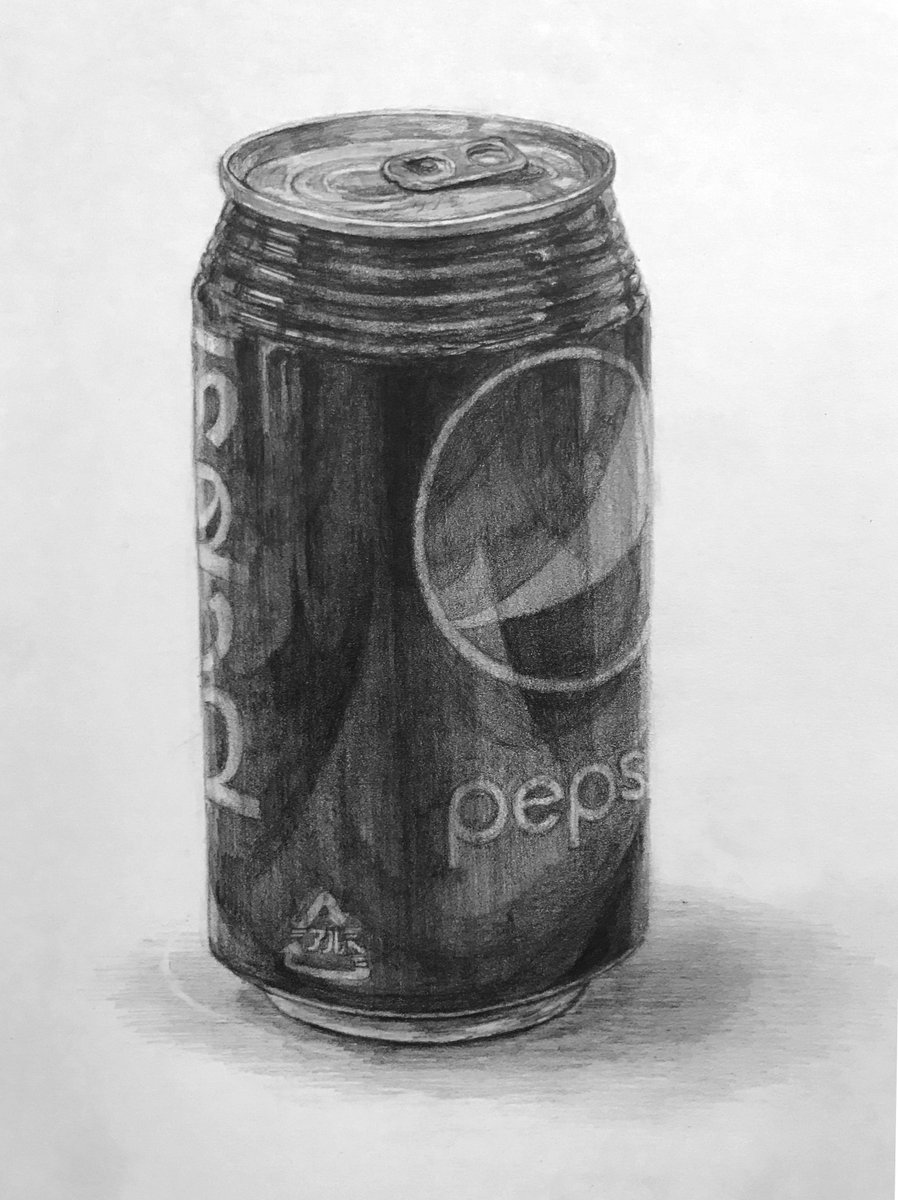 代々木アニメーション学院 東京校 池袋校 デッサン 1年生の夏休み宿題 缶の細密デッサンです 円柱のパース 楕円 や 金属の質感表現 ロゴの描き込みなど デッサンの基本から応用までが詰まっている課題です アニメーター アニメ背景 フィギュア