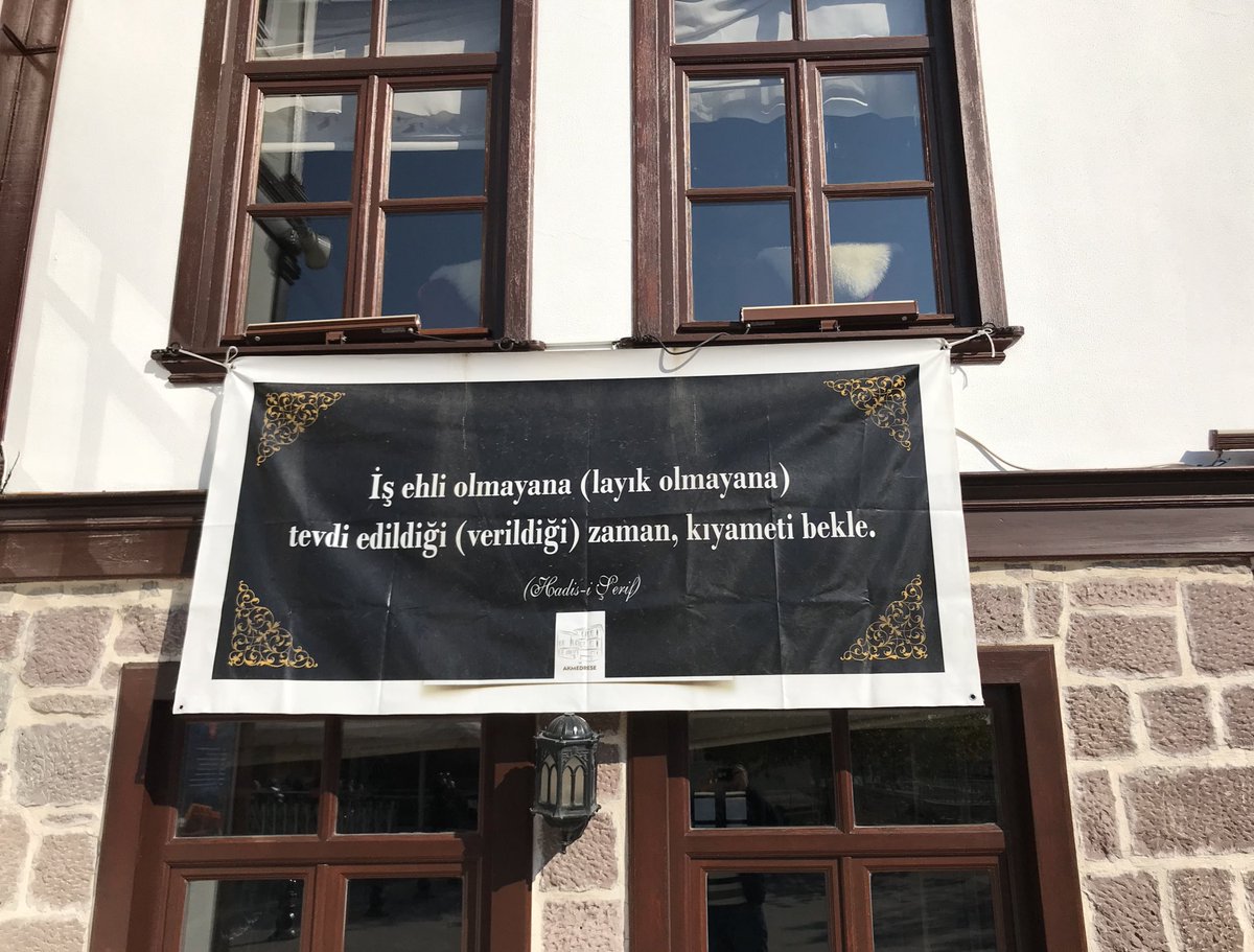 İş, ehli olmayana (layık olmayana) tevdi edildiği (verildiği) zaman, kıyameti bekle. 

| Hadis-i Şerif (Buhari)

#liyakat #ehliyet #adalet #meşveret