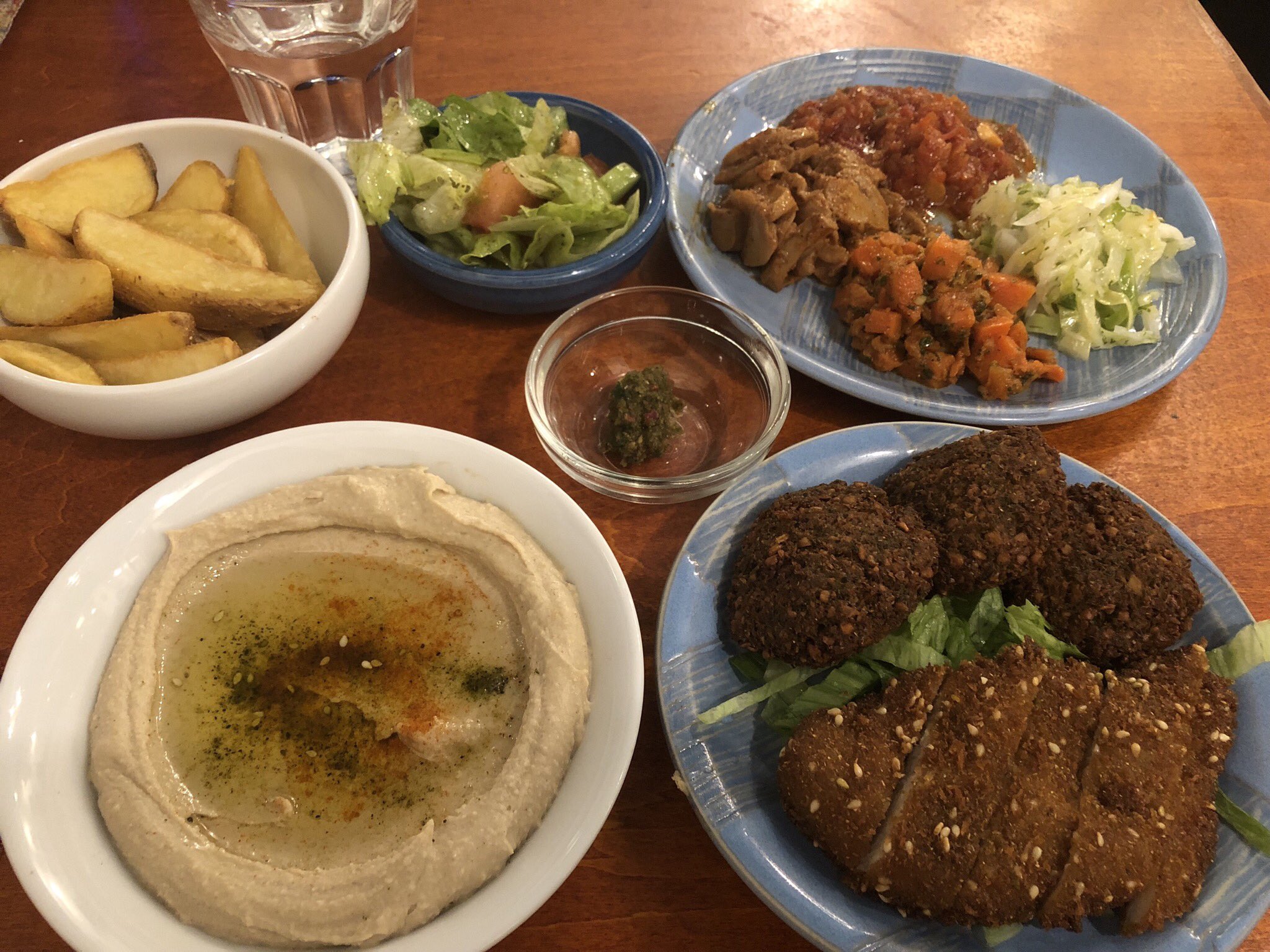 Twitter 上的 すずき 東京 江古田のシャマイムのイスラエル料理食べ放題 2400円 に来た 豆料理メイン だけど ビタパンに空豆 Amp ゴマのペーストを塗り 空豆コロッケやサラダをはさんで食べると豆料理っぽくない食感に スープやらシシカバブやら 最初にたくさん出