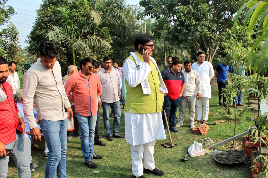 DhirendraGBN's tweet photo. #GreaterNoida #KnowledgePark2 स्थित पार्क (छठ घाट) का निरीक्षण किया। https://t.co/vdQNQy4Iyh