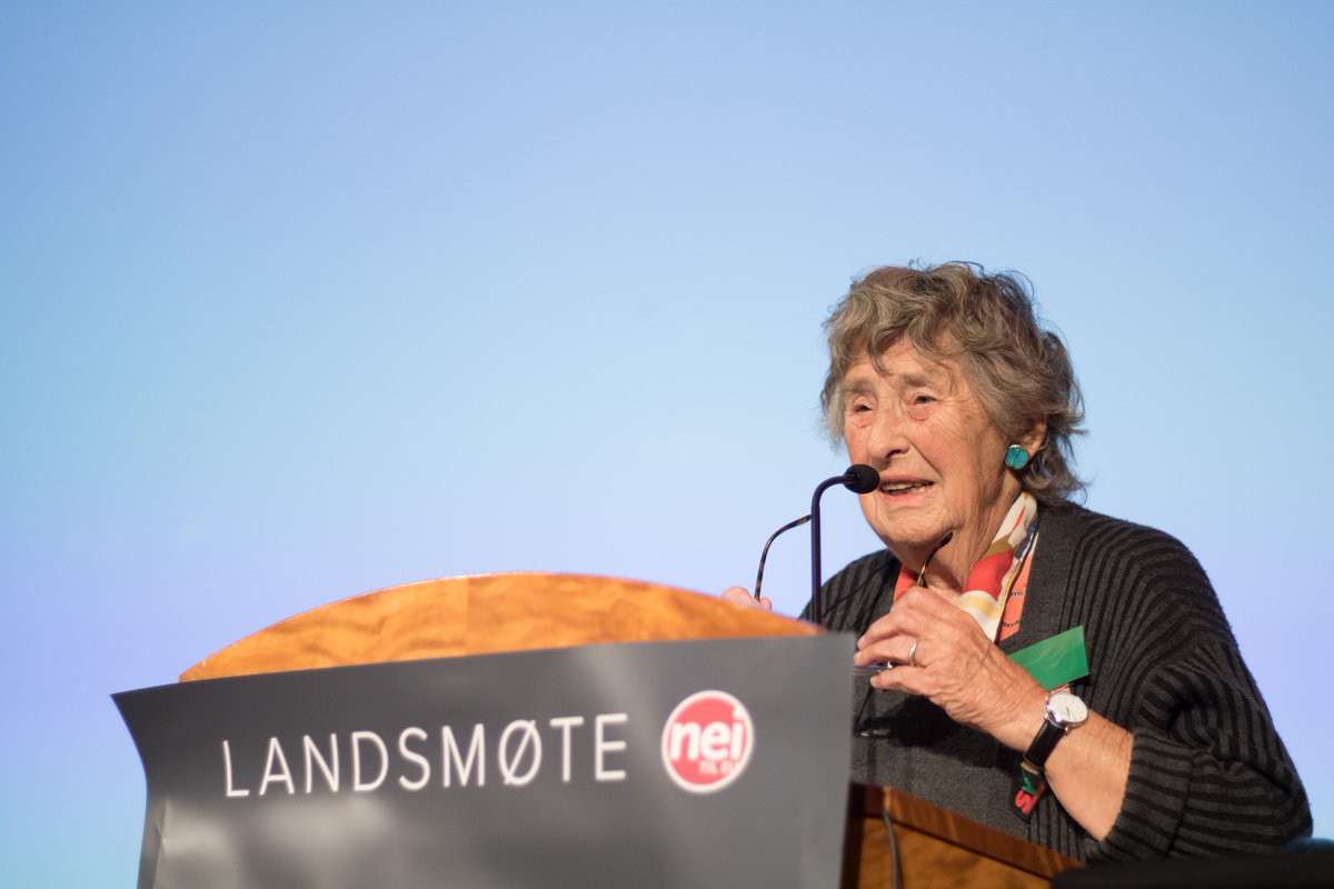 neitileu's tweet photo. – Mitt hjerte banker stadig vekk for Nei til EU! Glad for at @neitileu ser fremover. Æresmedlem Berit Ås (90) hilser #LMNtEU https://t.co/XEgK8vDTKI