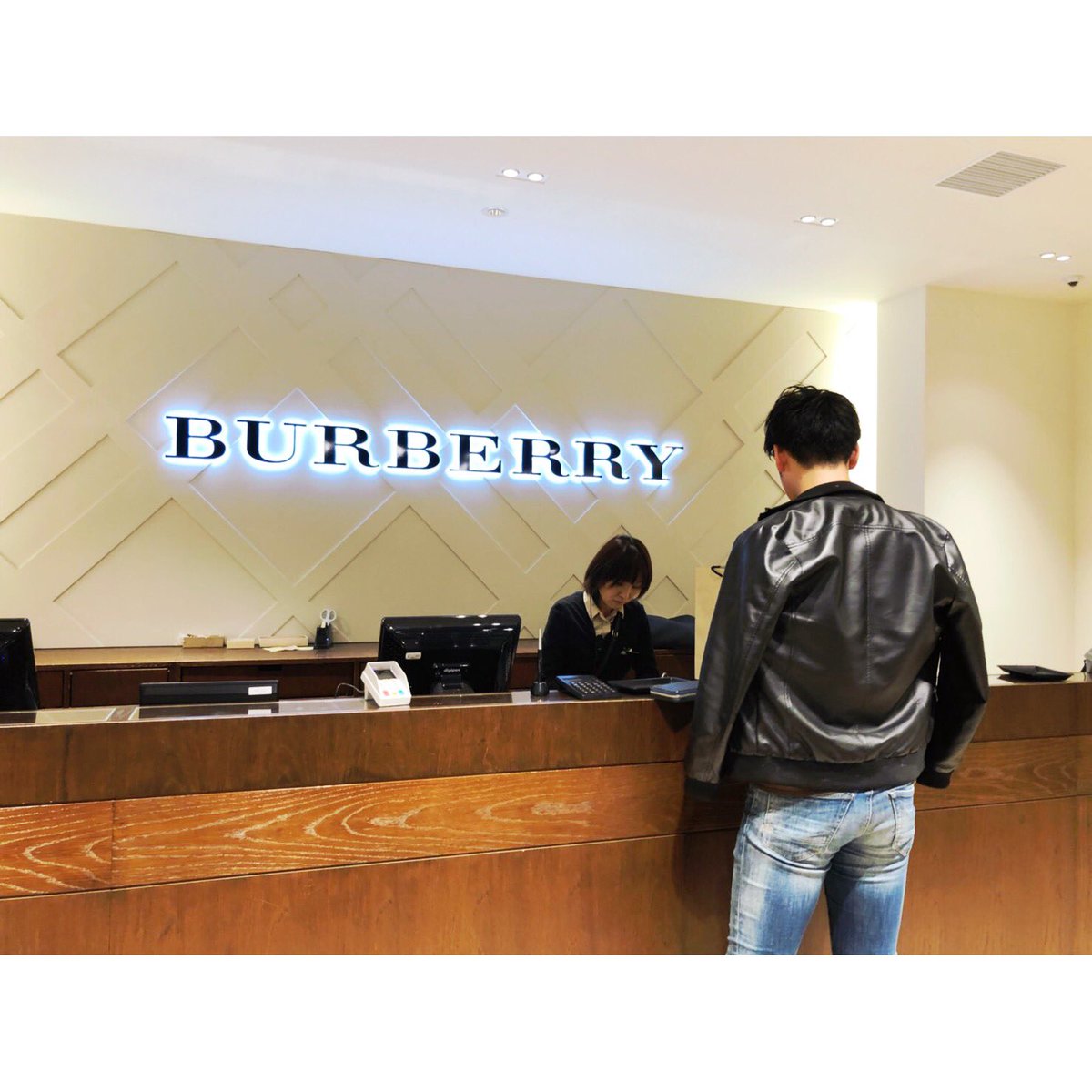 kanooll's tweet photo. Burberryでビジネスバッグ購入☺️
店入った瞬間一目惚れで即決🤦‍♂️

物欲ある方では無いけど
気に入った物はすぐ買うタイプ🤷‍♂️ https://t.co/XD9bswqEuL