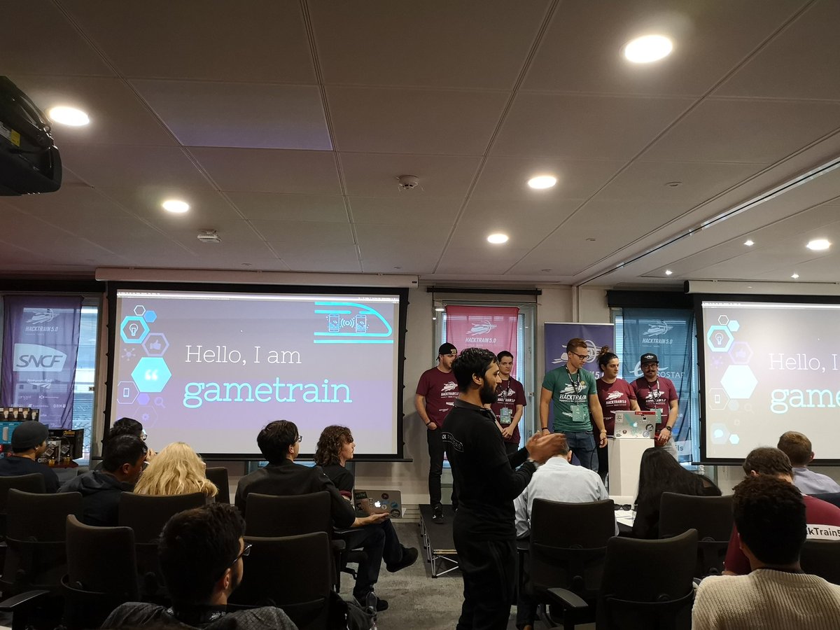 JamesHSBrown's tweet image. Team Gametrain, trying to make it possible to play #fortnite and multilayer games locally on a train without connectivity!
#fogcomputing #Hacktrain5 #railtech @VeeaSystems