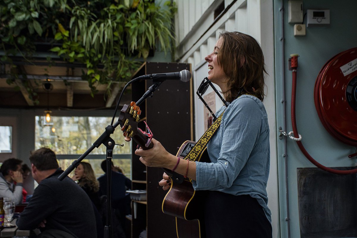 duifies020's tweet image. Bedankt allemaal voor een mooie zondag bij @HotelBuiten met muziek van Margot Merah! Zien we je volgende week zondag weer met Stan Vreeken bij Looiedet?
#amsterdam #nieuwwest #duifies020 #festival #fondsvoornieuwwest