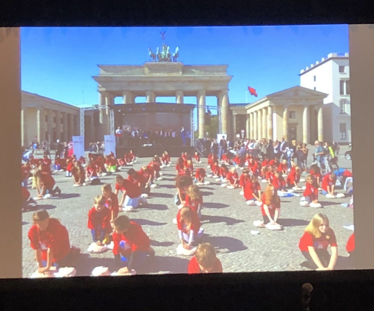 .<a href="/Kids_SaveLives/">KidsSaveLives</a> - #CPR should be a civic duty- we need to train children early”  

How can we get #CPR training legislated for Australian 🇦🇺 schools <a href="/ARC_resus/">Australian Resuscitation Council</a>, @HeartAust? We currently have no mandatory community level training and this needs to change. #ReSS18 #AHA18