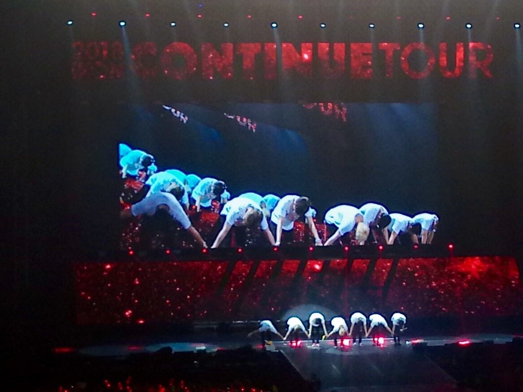 shxx131dotcom's tweet photo. Proud to be part of this red ocean. Thank you so much iKON! ❤️

#iKON2018CONTINUETOUR 
#iKONinManila 
#iKON
#redocean https://t.co/Ir9CyPLkCv