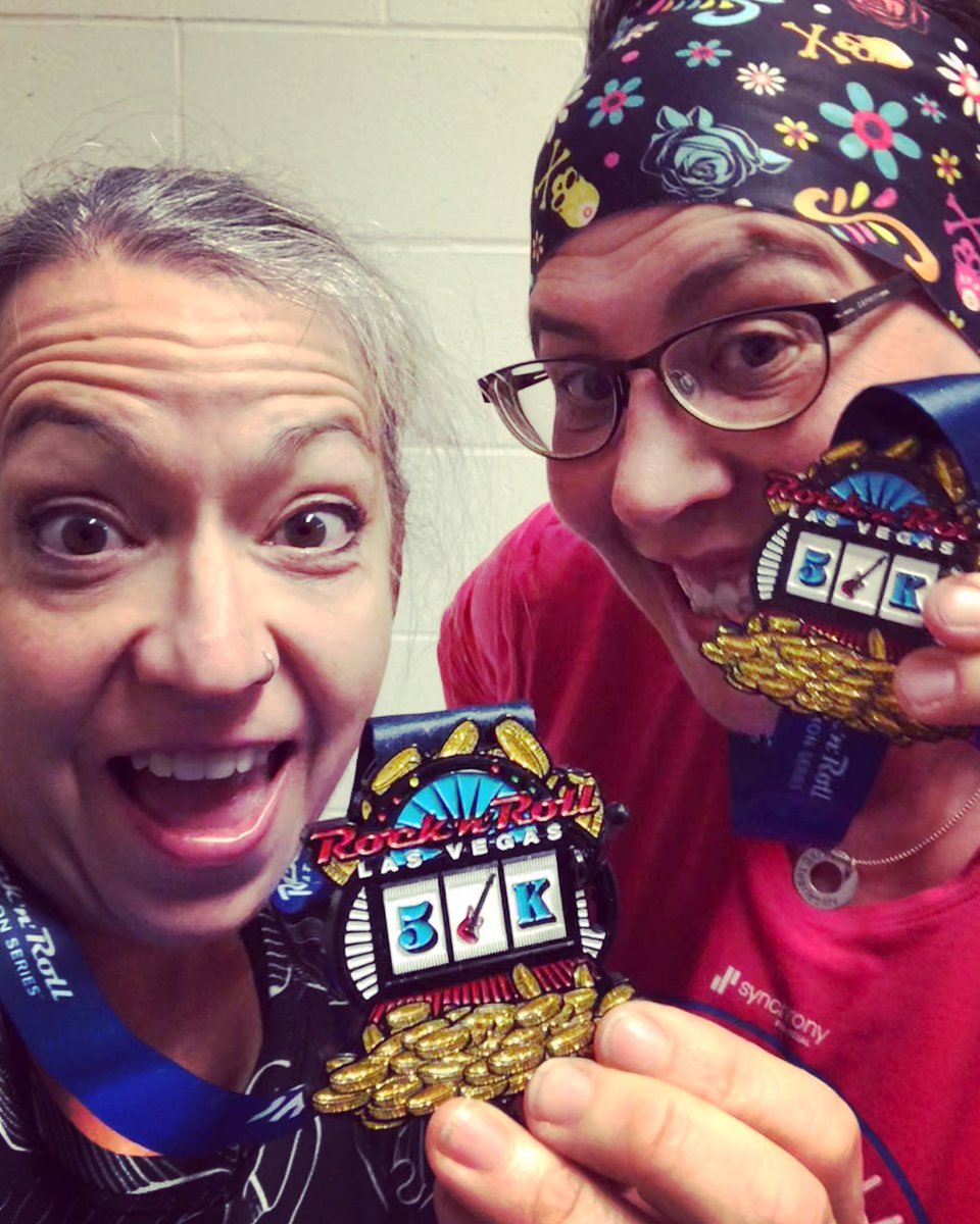 runlaugheatpie's tweet photo. 5k run and done!! #latergram #stripatnight #rocknblog #pinkyandtinadolv #lasvegas #running #allthefab #runningfriendsrock https://t.co/EiutYETDBO