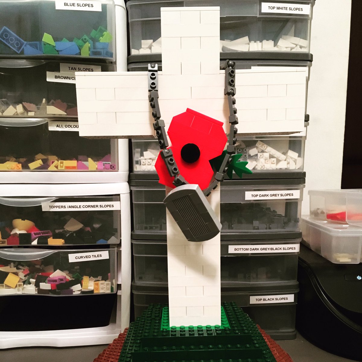 LegoGuyYYC's tweet photo. Lest we forget. #yyc #RememberanceDay2018 #RememberanceDay #Canada #LegoArt https://t.co/ghYTSq1brD