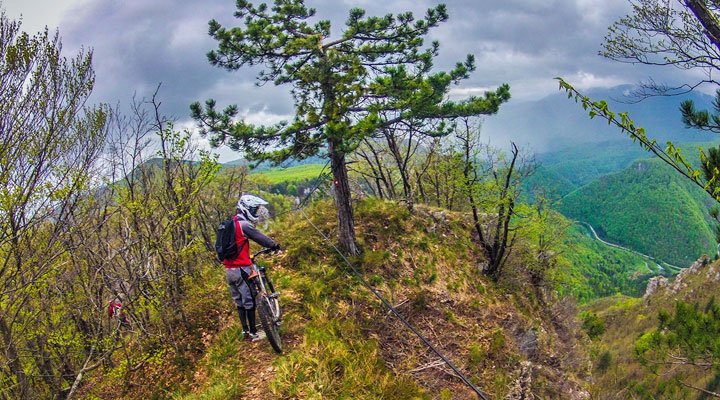 mtbsi's tweet image. .@majh1982 je pripravil zgodbo iz doline, kjer je še kaj drugega kot najtoplejša slovenska reka: #kolpa
Vsebine #MTBJV mogoča @Velodrom1 Novo mesto. mtb.si/reportaze/7231…
