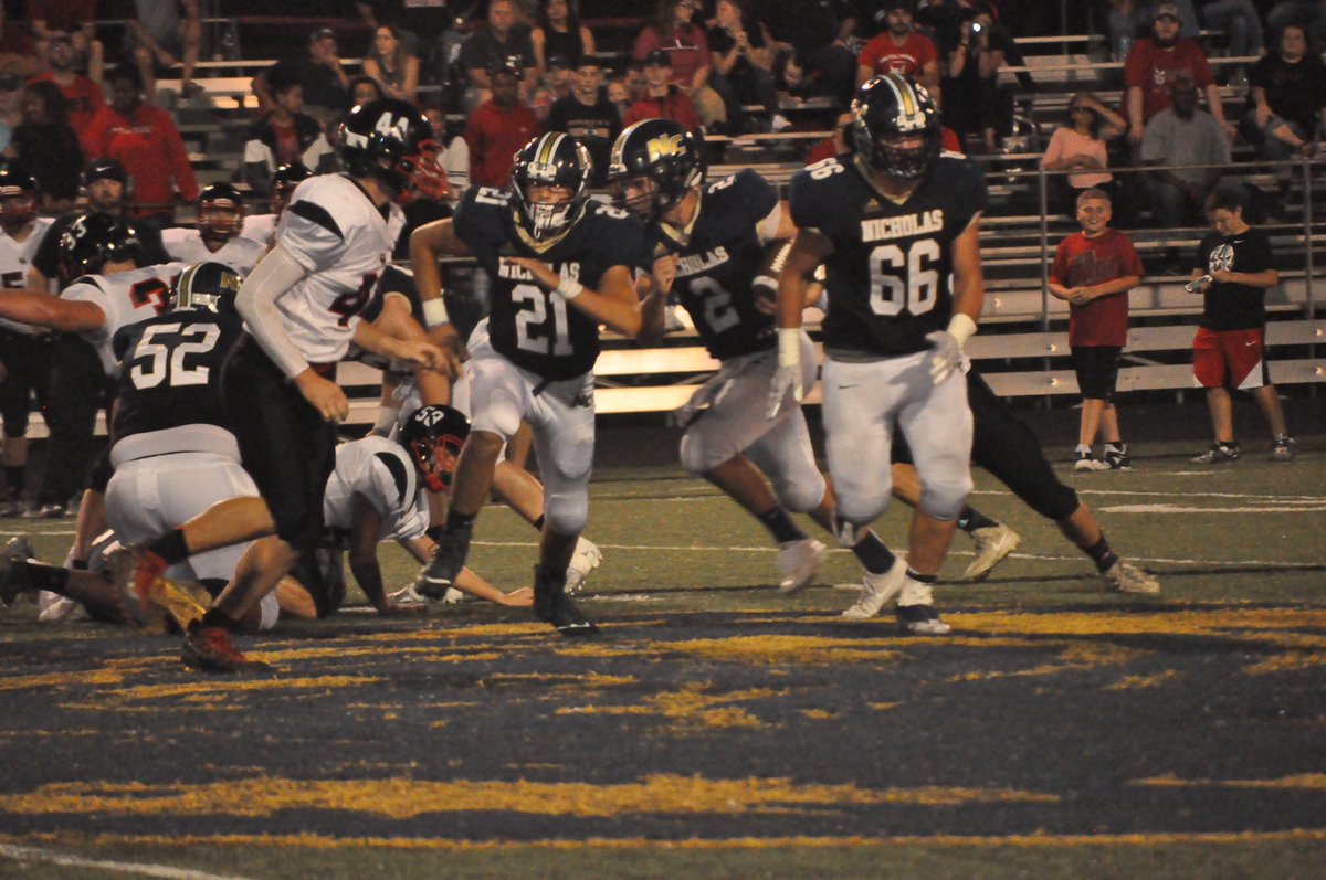 MetroNewsSports's tweet photo. Class AA state quarterfinal:

#12 Weir at #4 Nicholas County

Saturday, 1:30

#wvprepfb https://t.co/YWF2E57x1g