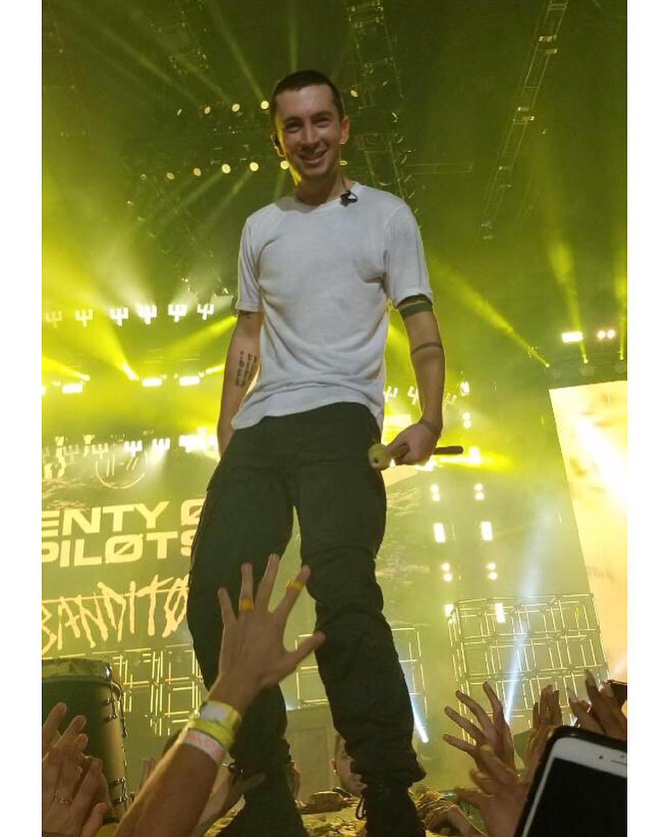 ChristyM562's tweet photo. Our first concert EVER and Tyler crowd surfed right in front of us! Definitely worth all the pain from “The Pit” a #twentyonepilots #topforum #crowdsurf #tylerjoseph #topclique #twentyonepilotsconcert #banditotour
💛@tylerrjoseph 💛@twentyonepilots💛 https://t.co/8qKDO25TOT