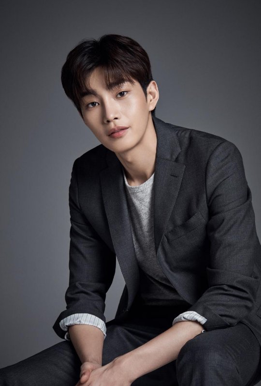 BluKimchiKdrama's tweet photo. Model turned actor #KimJaeYoung of #100DaysMyPrince says when he was in a slump, he met this drama and this drama is "the turning point of his life." #๋ฐฑ์ผ์๋ญ๊ตฐ๋ #๊น์ฌ์ https://t.co/oG4M6brSq6