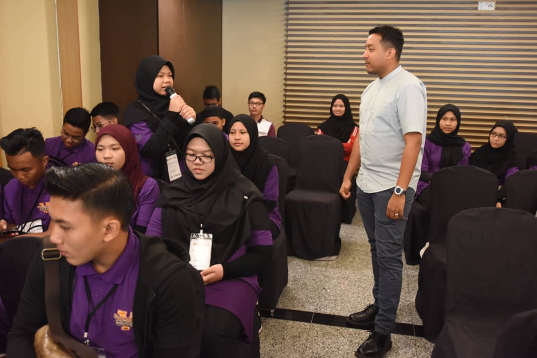 SME_Bank's tweet photo. Hari ke-2 #YBizChallenge Peringkat Akhir
Perkongsian kisah kejayaan usahawan SME Bank & lawatan ke Aquaria KLCC dan sekitar Bandar Kuala Lumpur.
#SMEBank #programinovasi #usahawanmuda https://t.co/d2Ny9vnv4N
