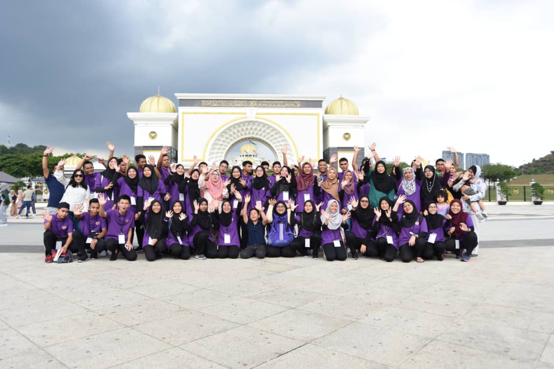 SME_Bank's tweet photo. Hari ke-2 #YBizChallenge Peringkat Akhir
Perkongsian kisah kejayaan usahawan SME Bank & lawatan ke Aquaria KLCC dan sekitar Bandar Kuala Lumpur.
#SMEBank #programinovasi #usahawanmuda https://t.co/d2Ny9vnv4N
