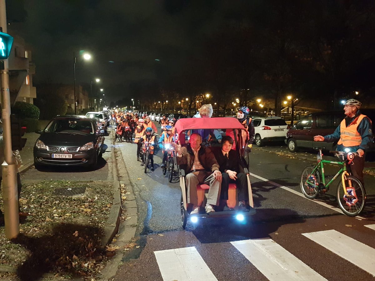 A VÉLO SANS ÂGE (@a_velo_sans_age) on Twitter photo Commémoration #11Novembre : Déambulation à <a href="/sqy/">Saint-Quentin-en-Yvelines 🚀</a> <a href="/VilleMontigny78/">Ville de Montigny-le-Bretonneux</a> avec 2 triporteurs <a href="/CycleWithoutAge/">Cycling Without Age</a> et la flamme du souvenir Commémoration #11Novembre : Déambulation à <a href="/sqy/">Saint-Quentin-en-Yvelines 🚀</a> <a href="/VilleMontigny78/">Ville de Montigny-le-Bretonneux</a> avec 2 triporteurs <a href="/CycleWithoutAge/">Cycling Without Age</a> et la flamme du souvenir