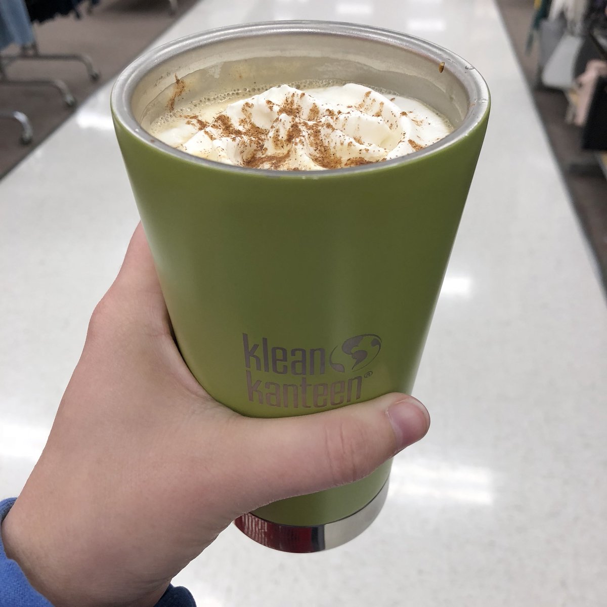 AgentTrimble's tweet photo. Pumpkin spice latte time. It’s really my favorite season. #ilovenickisdiapers #everythingnickis #kleankanteen #trulyklean #psl #pumpkinspicelatte #targetrun #starbucks https://t.co/V5JvqlQm2q