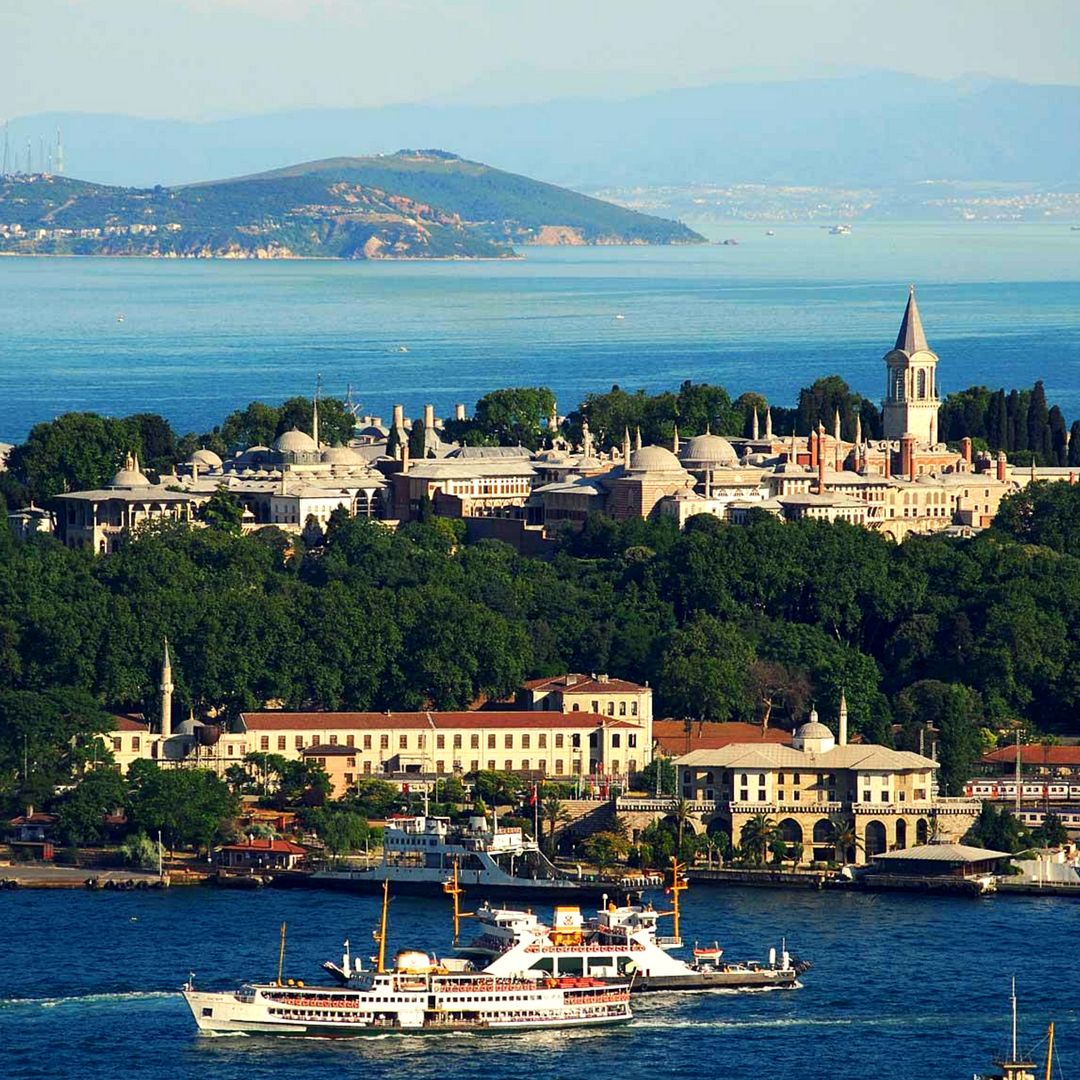 CastlesGHQ's tweet photo. #TopkapiPalace #Istanbul #Turkey
The palace was the political center of the Ottoman Empire between the 15th and 19th centuries until they built Dolmabahce Palace by the waterside. Its construction was ordered by Mehmed the Conqueror, six years after the conquest of Constantinople https://t.co/XoVVKjV5Kz