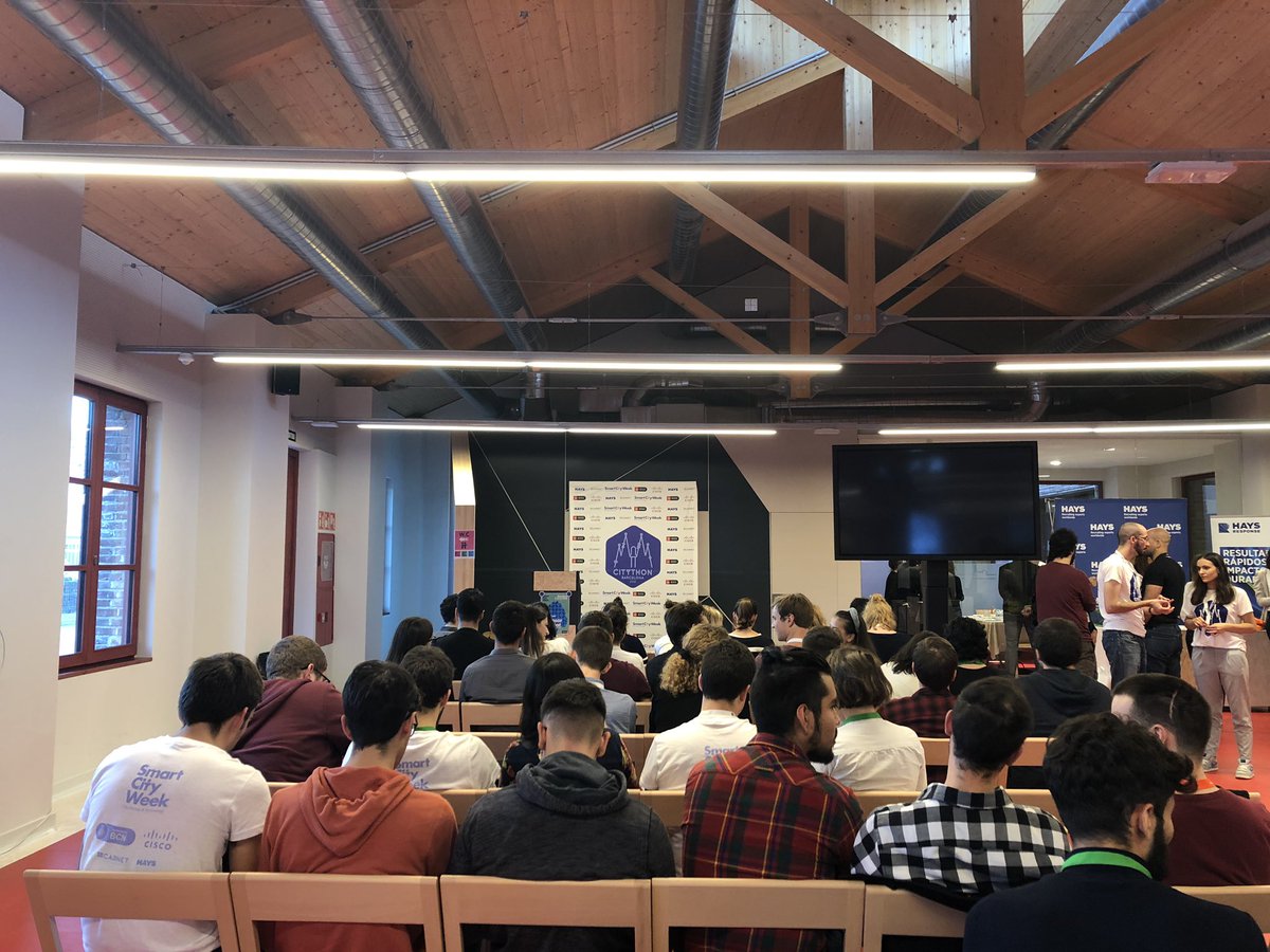 carnetBCN's tweet photo. Tras un intenso fin de semana de trabajo, en unos minutos se conocerán los equipos finalistas y ganador de esta #Citython Barcelona 2018 ⏳#smartcityweek #SCW2018 #hackathon https://t.co/M2P1y4AwTE