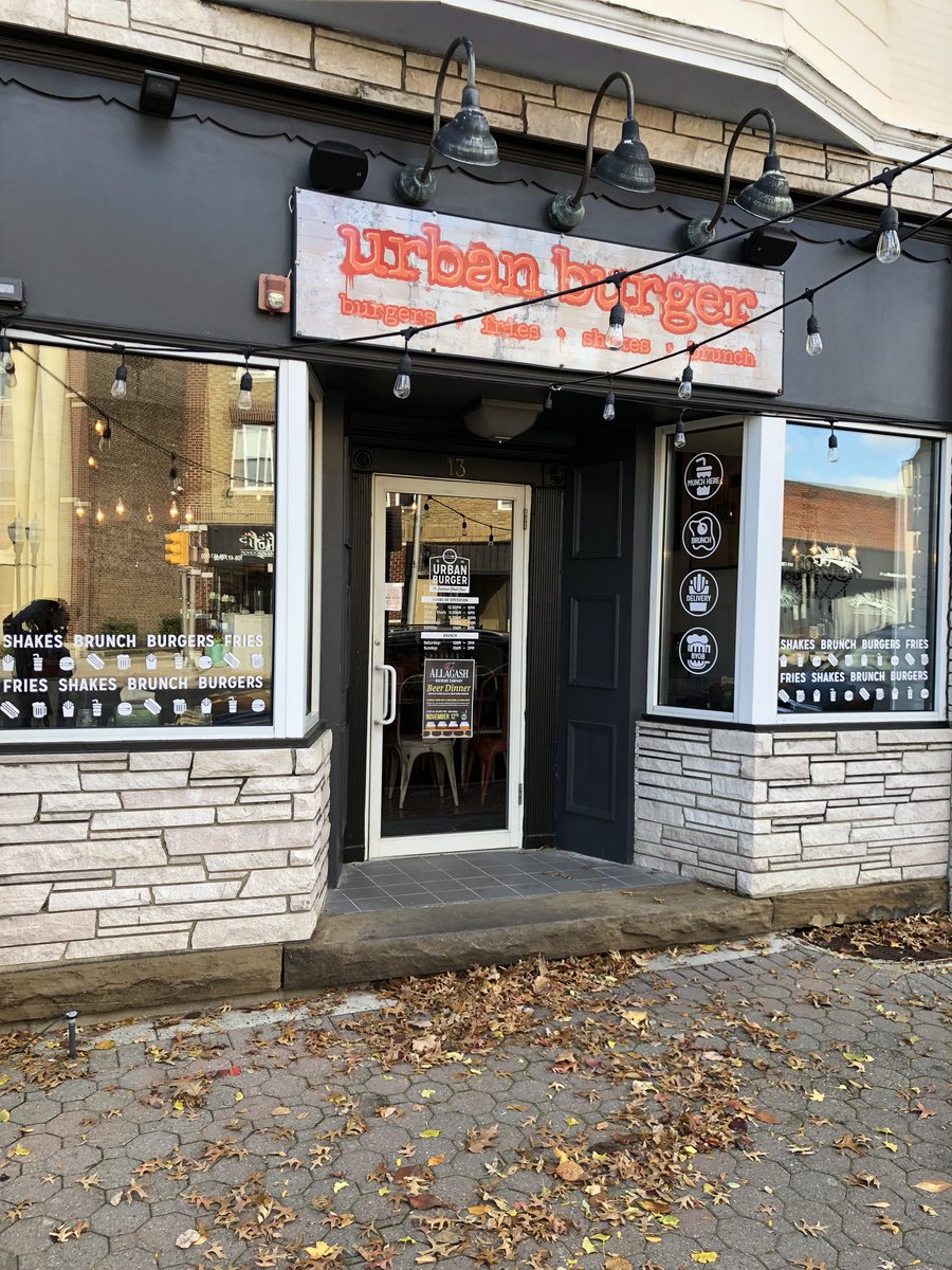 UrbanNewJersey's tweet photo. hi twitter, meet urban burger. a black owned burger restaurant in NJ that also has vegan and vegetarian options. everything’s made to order and we play some pretty good music too 🤷🏾‍♂️ come pay us a visit:

13 Eastman St
Cranford, NJ https://t.co/KzYANiMmKY