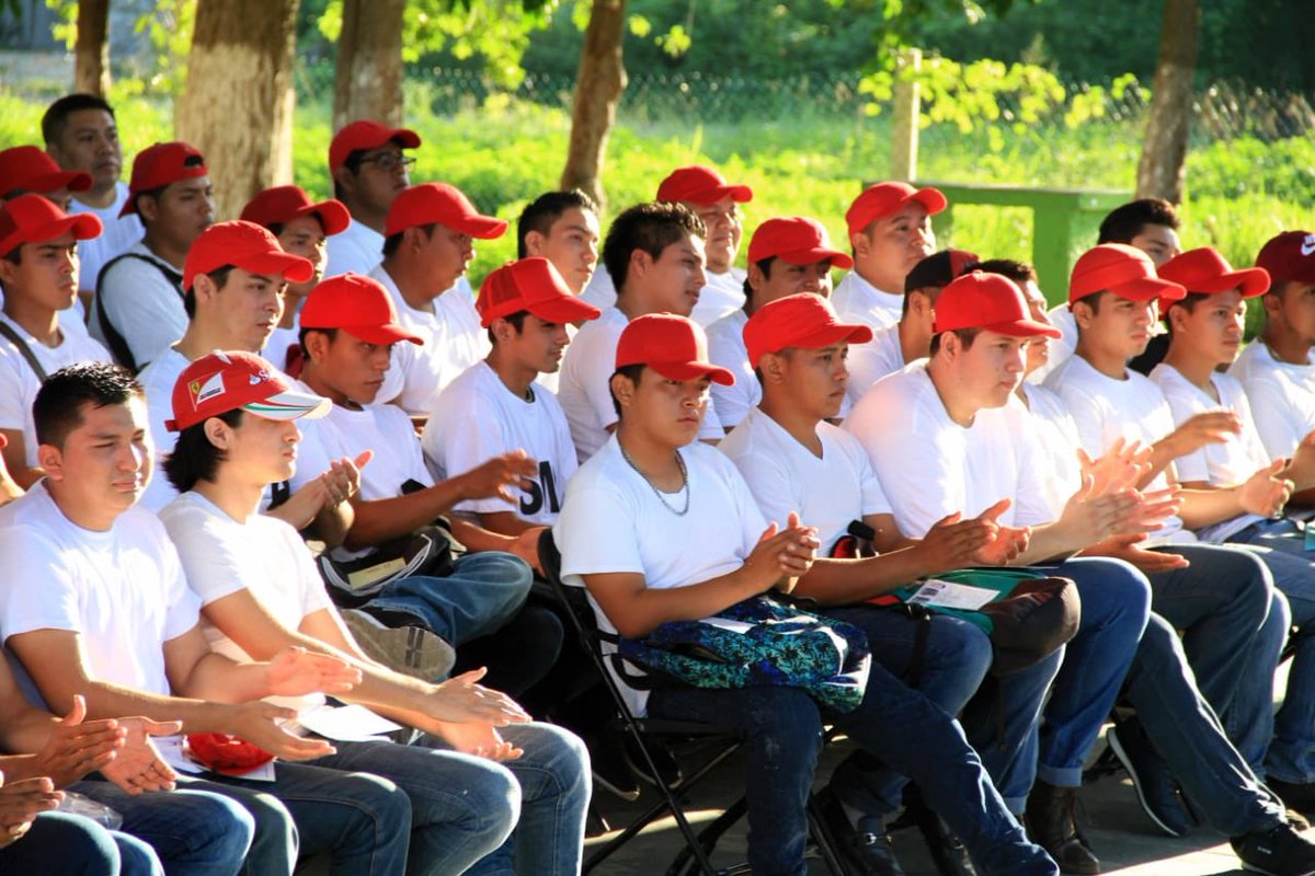Felicito a todos los jóvenes portomorelenses que hoy participaron en la Ceremonia de Sorteo del Servicio Militar Nacional Clase 2000, Anticipados y Remisos.
A todos ellos nuestra admiración y respaldo por esa muestra de compromiso en cumplir este deber cívico. ¡Enhorabuena !