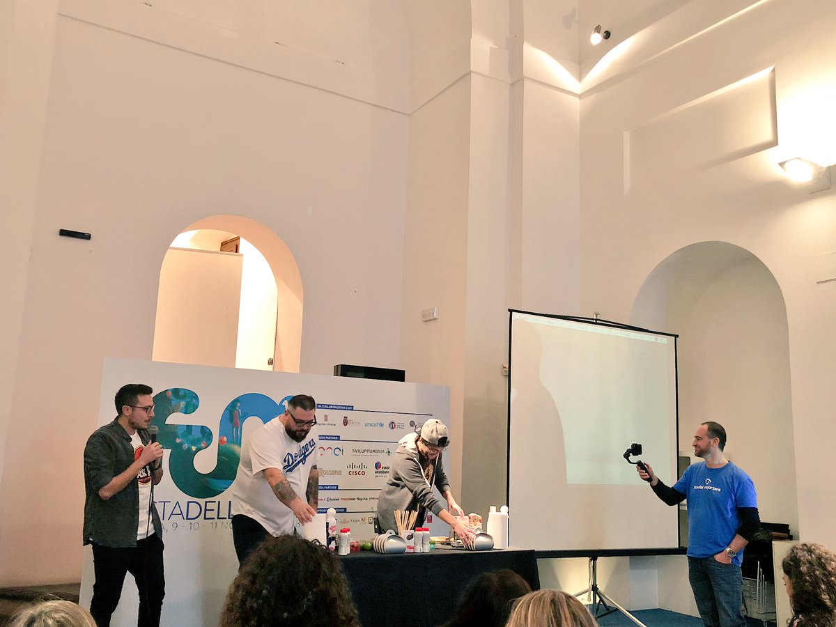 festadellarete's tweet photo. Inizia lo show cooking di “Cucine da Uomini - The Challenge”! Seguite in diretta la sfida ai fornelli fra Mocho, Jaser, Valerio e Alessio dei TheShow sulla nostra pagina Facebook! #MIA18 #FDR18 https://t.co/3zPBAj60Ga