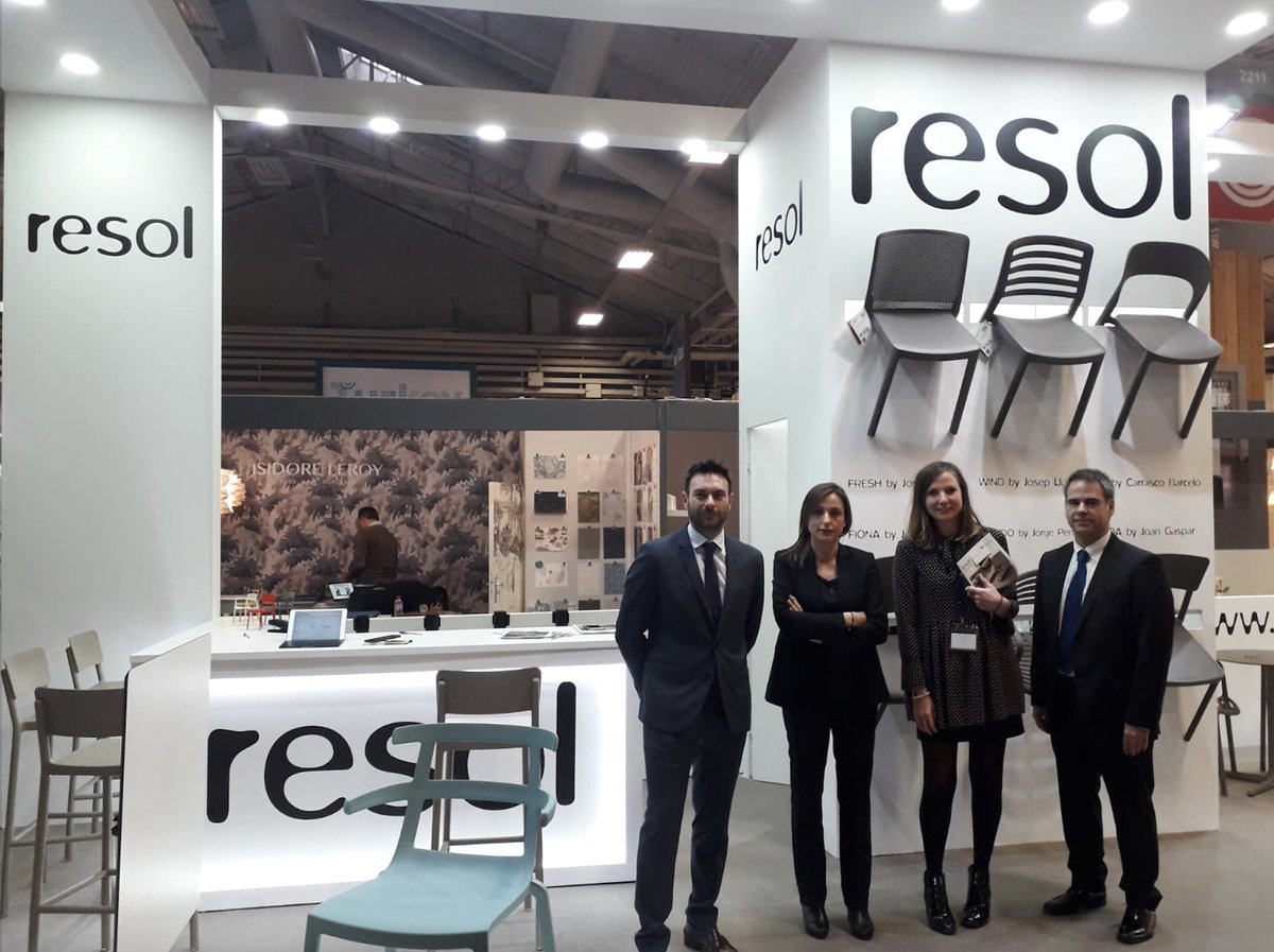 ResolGroup's tweet image. ¡Bonjour à tous desde París! Hoy empieza la feria @Equiphotelparis y nuestro equipo ya está listo para recibiros ¿Queréis descubrir qué novedades tenemos en #Resol? Acercaros al pabellón 2.2, estand C 057 #EH18 #EH #EquipHotel #EquipHotel18