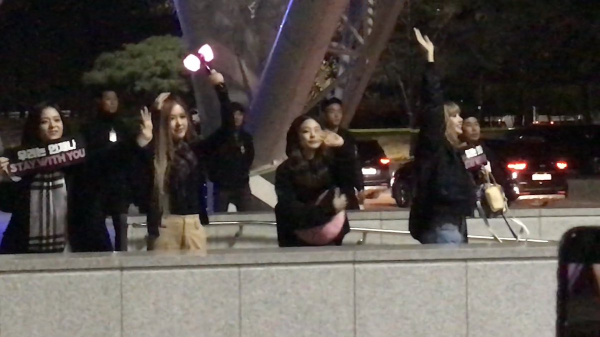 oneMealStand's tweet photo. แถม 5555555555555555 #jenlisa https://t.co/D2mfJoovld