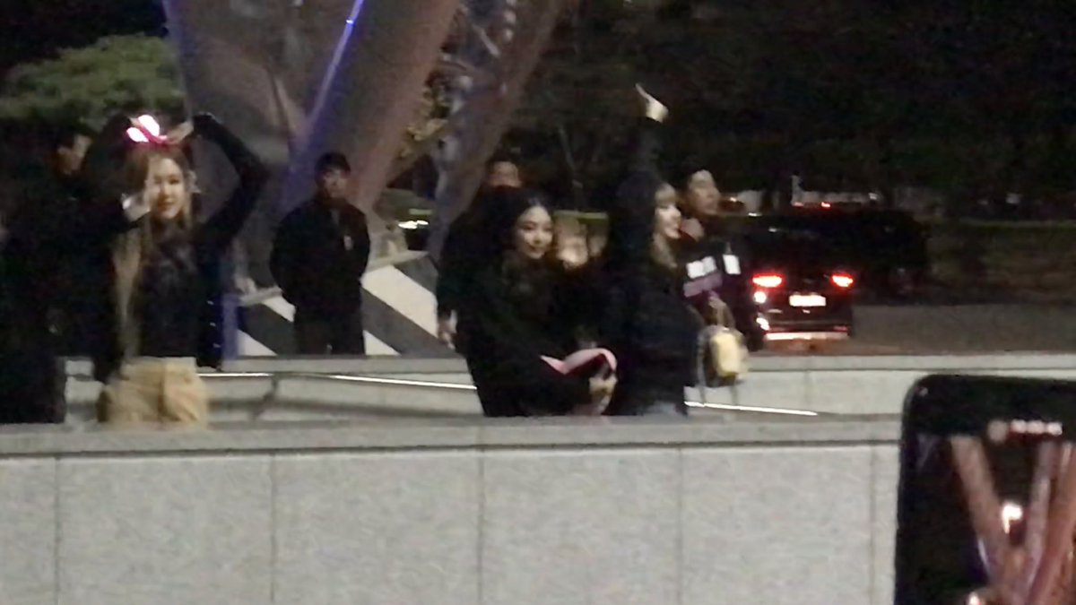 oneMealStand's tweet photo. แถม 5555555555555555 #jenlisa https://t.co/D2mfJoovld