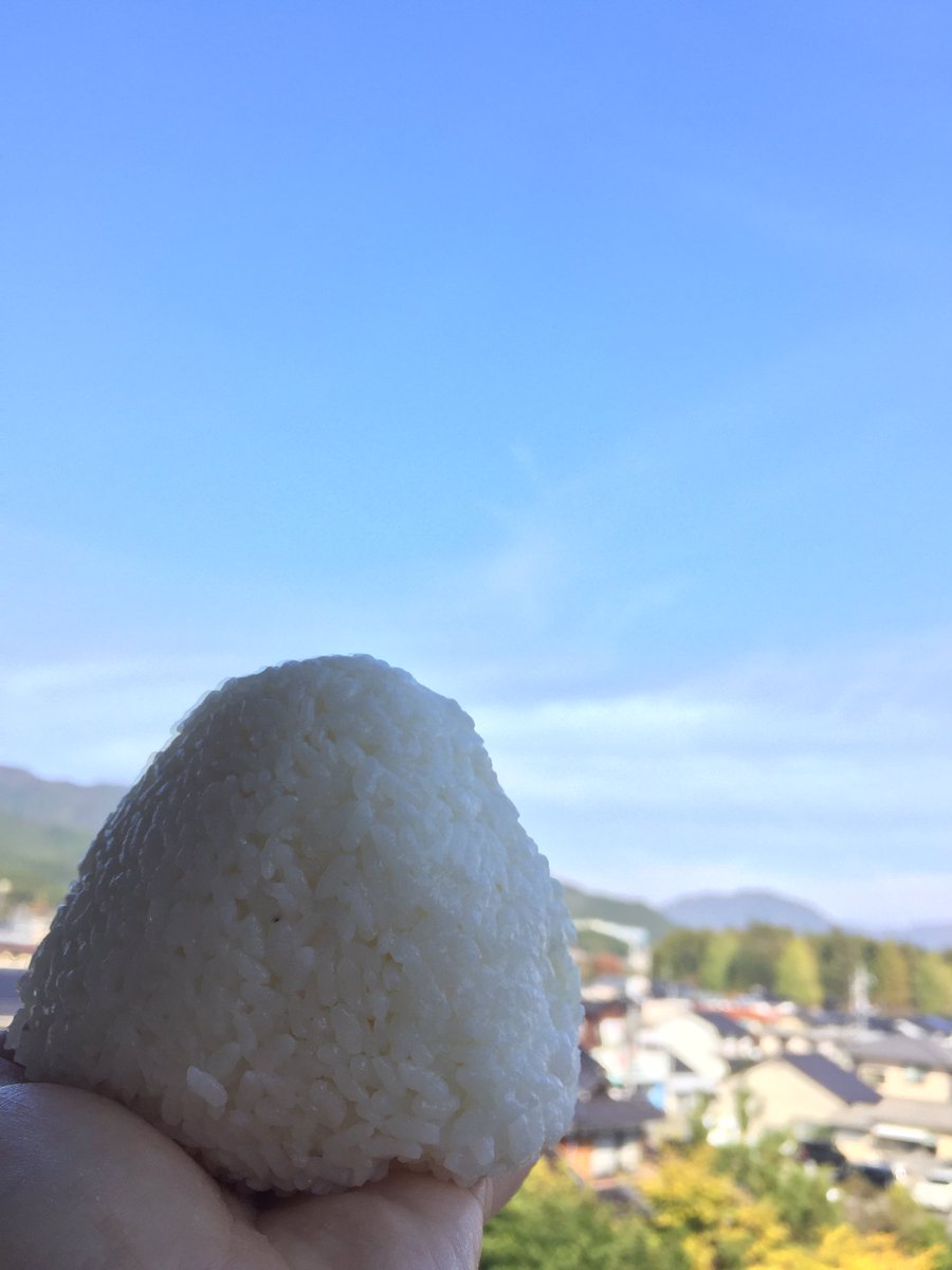yputftproject's tweet photo. 巨大おにぎり
外で食べるおにぎりは格別だなぁ
#OnigiriAction
#YPUTFT
#uaonigiri2018 https://t.co/LYR0Lz1w5t