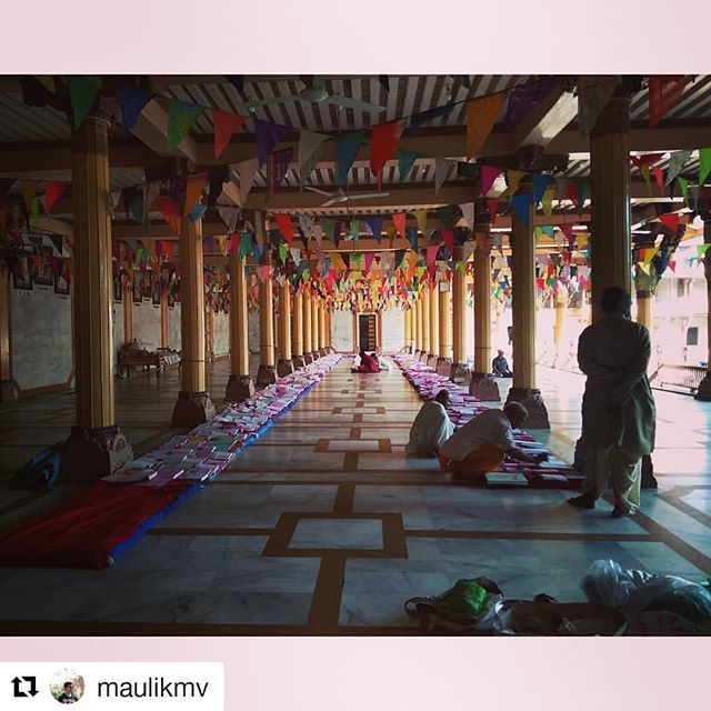 kalupurtemple's tweet photo. #repostkalupurswaminarayanmandir #kalupurdiwali2k18@maulikmv
Diwali2k18 ChopdaPujan
#swaminarayantemple #chopdapujan🙏 #sabhamandap #kalupur #ahmedabad https://t.co/NPRQACCgIe