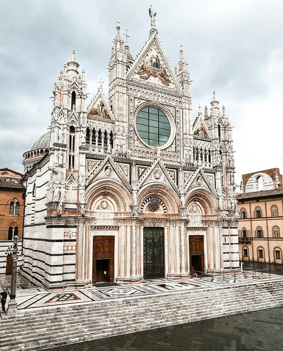 amazing_italia's tweet photo. #Discover Siena ! 
It is universally known for its ingenious historical, artistic, scenic heritage and for its medieval urban furniture, as well as for the famous Palio!
#italy #Toscana #art #SundayThoughts 
@TuscanyWay @FrammentidiTosc @AroundSiena @JUTTravel https://t.co/O78qUa3jSZ